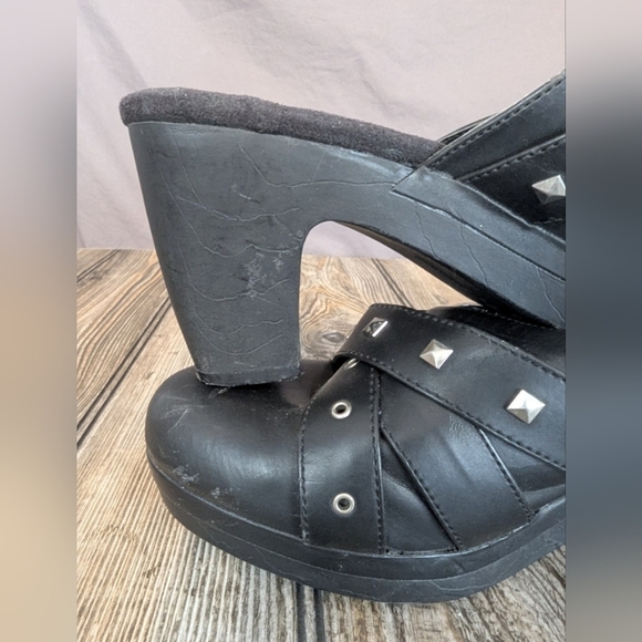 American Eagle size 10 studded black clogs in fair condition - Picture 3 of 14